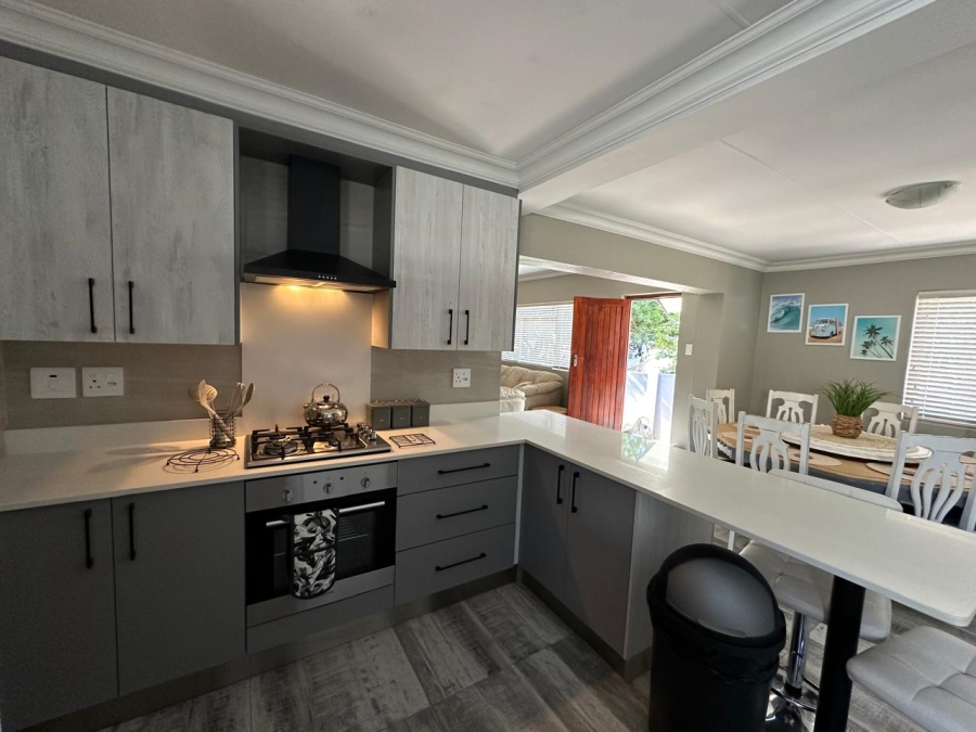 7 Bedroom Property for Sale in Hartenbos Central Western Cape